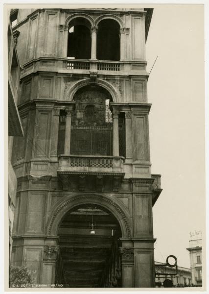 Milano - bombardamenti 1943 - Palazzo dei Portici meridionali, angolo via Cappellari