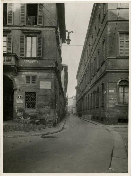 Milano - bombardamenti 1943 - Via Cappuccio angolo via Circo