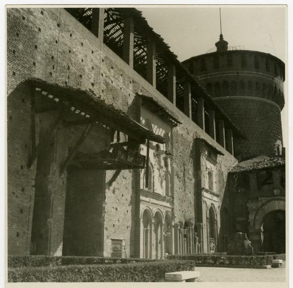 Milano - bombardamenti 1943 - Castello Sforzesco