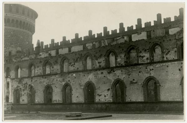 Milano - bombardamenti 1943 - Castello Sforzesco