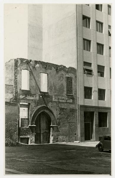 Milano - bombardamenti 1943 - resti di Palazzo Sfondrati (piazza Erculea 11, già via Rugabella)