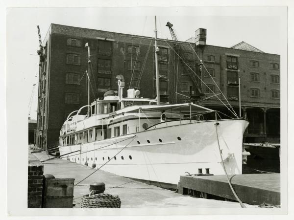 Londra - Lo yacht "Carmac" di John H. Macmillan