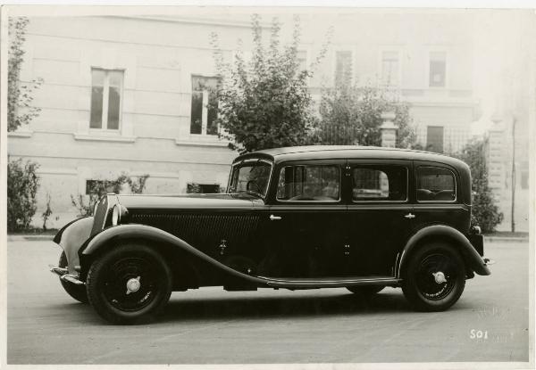 Automobile Lancia Astura