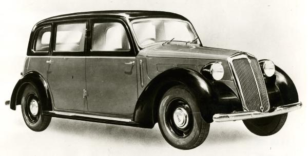 Automobile Lancia Ardea del 1939 "Taxi Roma"