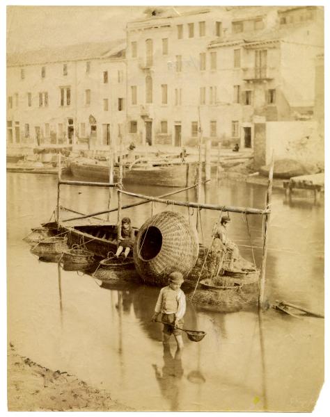 Venezia - Bambini nel peschereccio