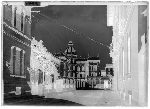 Milano - via Aristide de Togni, angolo via Giacomo Mellerio - Palazzo Aristide de Togni