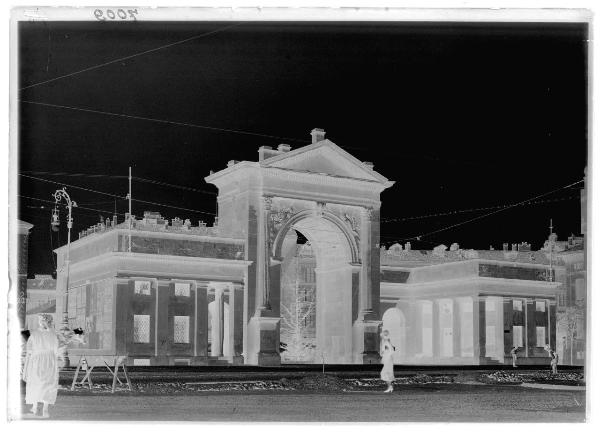 Milano - Porta Nuova - piazzale Principessa Clotilde - passanti