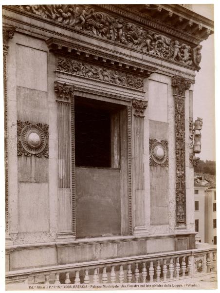 Brescia - Palazzo della Loggia - dettaglio della facciata - secondo piano