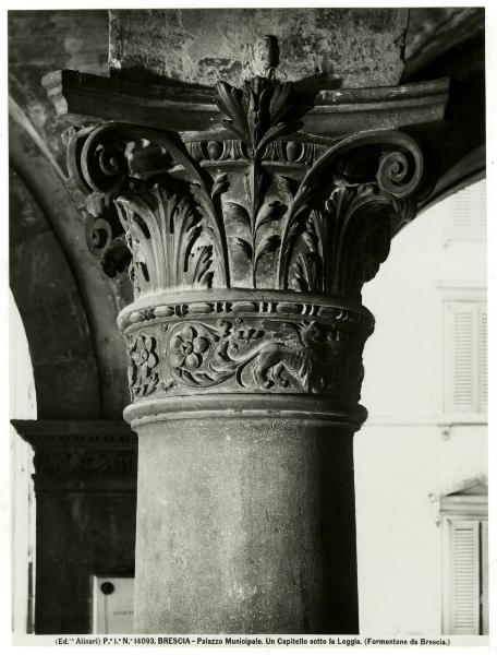 Brescia - Palazzo della Loggia - portico - dettaglio del capitello