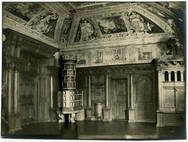 Cassano d'Adda (MI) - Villa Borromeo d'Adda - salone interno - boiserie - affreschi