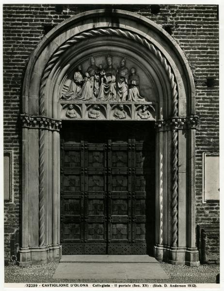 Castiglione Olona (VA) - Collegiata - facciata (particolare) - portale di ingresso