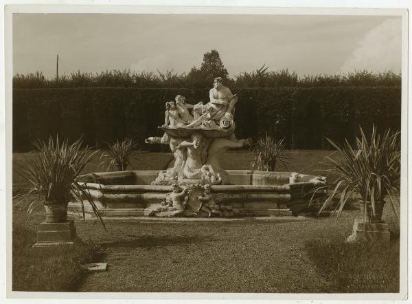 Lainate - Villa Visconti Borromeo Arese Litta - Giardino - Fontana del Nettuno