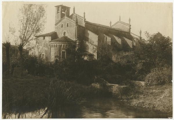 Lodi Vecchio - Basilica di San Bassiano - Fianco sinistro - Abside - Figura femminile