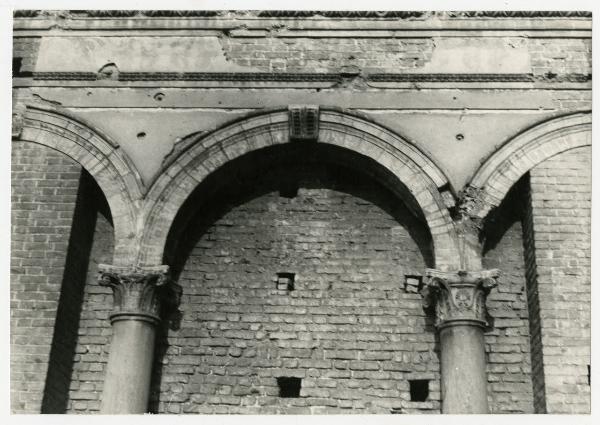 Milano - Castello Sforzesco - Piazza d'Armi - particolare di un'arcata cieca