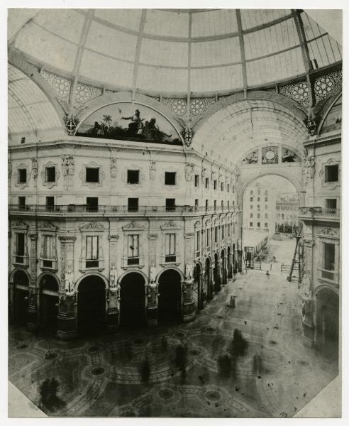 Galleria Vittorio Emanuele 2. <Milano>