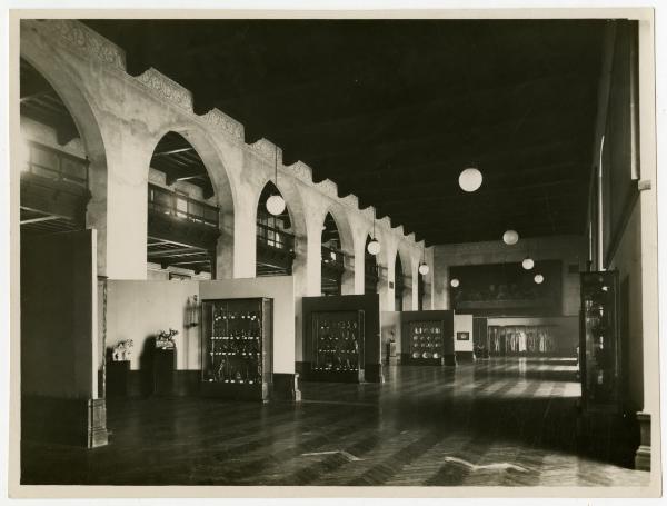 Milano - Castello Sforzesco - Sala della Balla - Raccolta Etnografica (raccolta Vigoni) - Allestimento Nicodemi post 1928