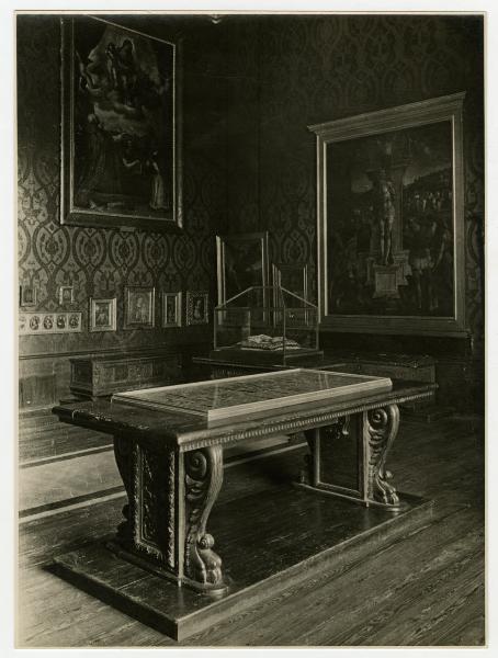 Milano - Castello Sforzesco - Musei Civici - Sala della Cancelleria adibita a pinacoteca, ante 1928