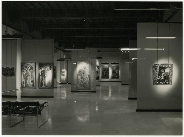 Milano - Castello Sforzesco - Musei Civici - Pinacoteca - Sala XXI (già sala 27 nell'allestimento BBPR) - Allestimento M. Garberi - Albini - Helg - Piva (1980)