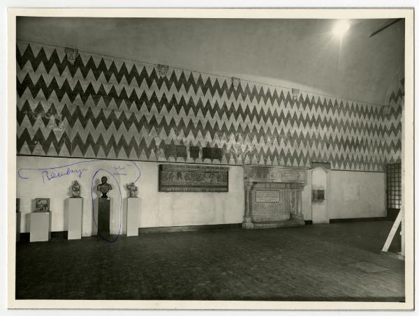 Milano - Castello Sforzesco - Musei Civici - Sala 15 (Sala degli Scarlioni) - Allestimento Baroni (1948-1953)