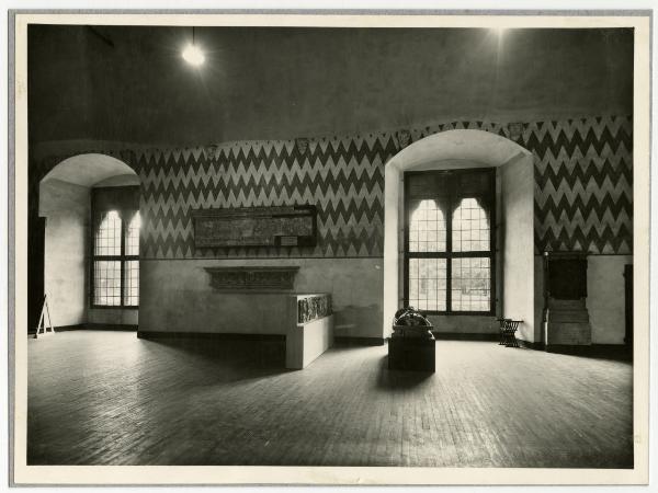 Milano - Castello Sforzesco - Musei Civici - Sala 15 (Sala degli Scarlioni) - Allestimento Baroni (1948-1953)