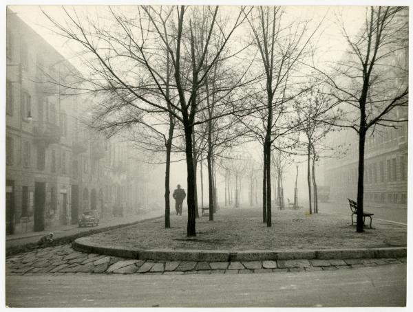 Milano - Via Conca del Naviglio - Nebbia - Uomo