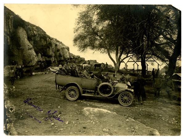 Libia - Cirenaica - Briccola - fonte di Apollo - militari - automobile