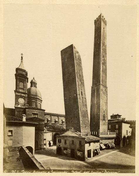 Bologna - Piazza Ravegnana - Torre degli Asinelli e Torre Garisenda