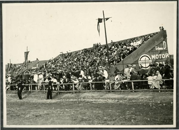 Roma - Aeroporto dell'Urbe - Tribuna - Folla