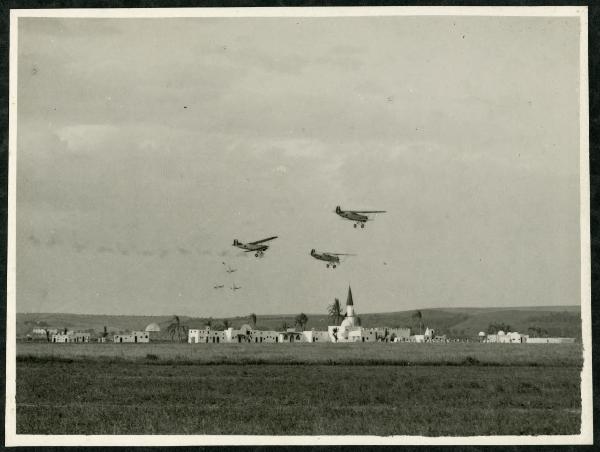 Roma - Aeroporto dell'Urbe - Villaggio africano - Velivoli - Caccia