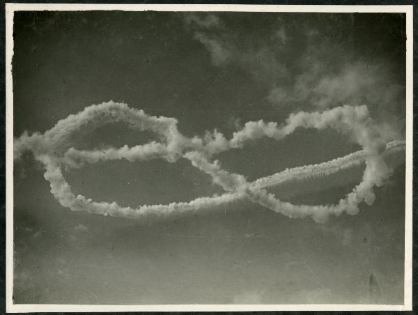 Roma - Aeroporto dell'Urbe - Scie di fumo