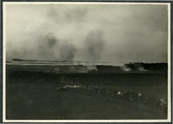 Roma - Aeroporto dell'Urbe - Velivoli - Cortine di fumo