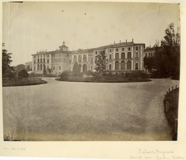 Milano - Palazzo Dugnani - facciata - giardini pubblici