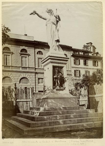 Milano - Piazza Mentana - Monumento ai caduti di Mentana - Statua raffigurante l'Italia