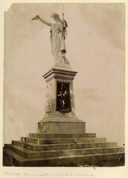 Milano - Piazza Mentana - Monumento ai caduti di Mentana - Statua raffigurante l'Italia