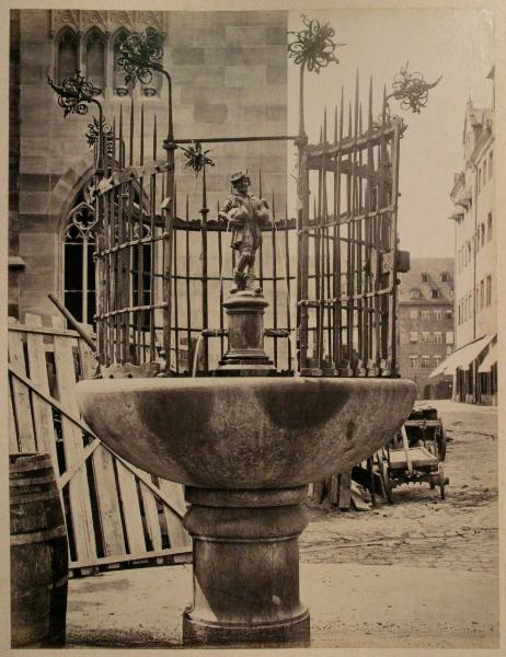 Germania - Norimberga - fontana dell'Uomo delle oche