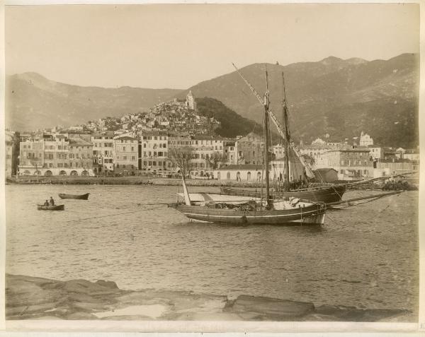 Liguria - Imperia - Sanremo - Panorama dal mare - barche