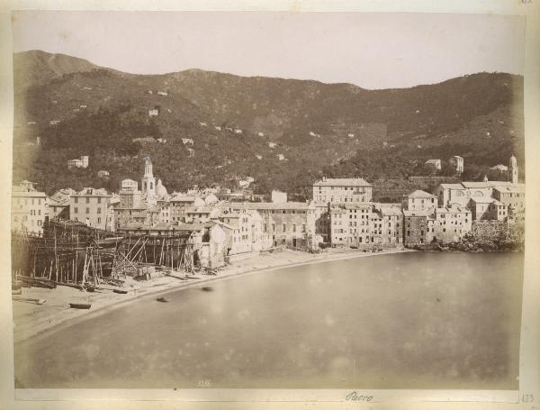 Liguria - Genova - Recco - porticciolo - due navi in costruzione