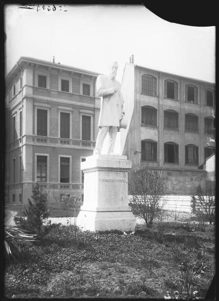 Scultura - Monumento a Edoardo Porro