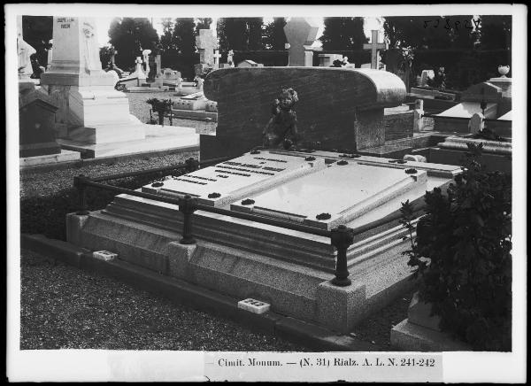 Milano - Cimitero Monumentale - Tomba Famiglia Antonio Cardini