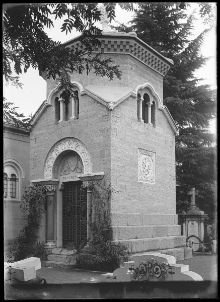 Milano - Cimitero Monumentale - Tomba Famiglia Fracastoro - edicola