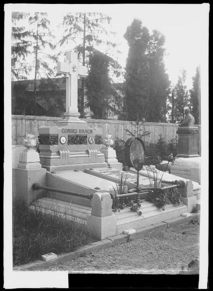 Milano - Cimitero Monumentale - Tomba Biraghi