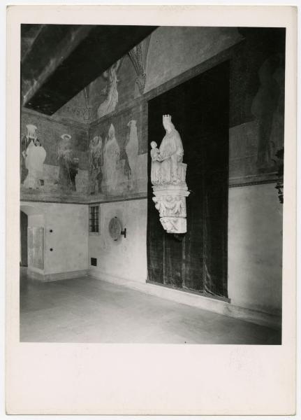 Milano - Castello Sforzesco - Musei Civici - Museo d'Arte Antica - Sala XII (Cappella Ducale) - Allestimento BBPR (1956) - Martino Benzoni - Madonna con il Bambino