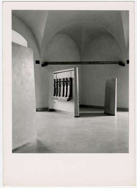 Milano - Castello Sforzesco - Musei Civici - Pinacoteca - Sala 26 (già Sala Dorata o Camera Nuziale, oggi sala 20) - Allestimento BBPR (1956)