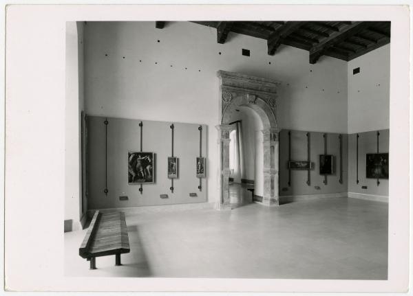 Milano - Castello Sforzesco - Musei Civici - Pinacoteca - Sala 29 (già Sala Milano, oggi sala 24) - Allestimento BBPR (1956) - Portale di casa Arcimboldi