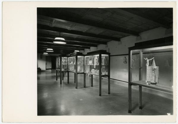 Milano - Castello Sforzesco - Musei Civici - Rocchetta - Museo d'arti applicate, arti suntuarie, oreficerie - Sala 32 - Allestimento BBPR (1963)