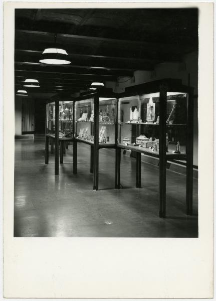 Milano - Castello Sforzesco - Musei Civici - Rocchetta - Museo d'arti applicate, arti suntuarie, oreficerie - Sala 32 - Allestimento BBPR (1963)