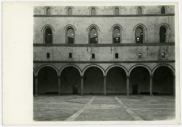 Milano - Castello Sforzesco - Rocchetta - Veduta del cortile - Restauro BBPR (1963)