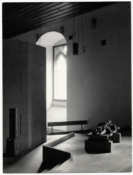 Milano - Castello Sforzesco - Musei Civici - Museo d'Arte Antica - Sala 15 (Sala degli Scarlioni) - Allestimento BBPR (1956) - Agostino Busti detto il Bambaia - tomba di Gaston de Foix