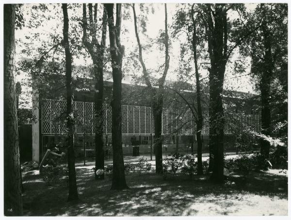 Milano - Padiglione d'arte contemporanea PAC (Galleria d'Arte moderna) - Inaugurazione mostra di Georges Rouault (22 aprile - 11 luglio 1954) - Veduta dal giardino