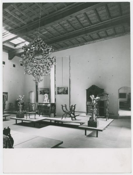 Milano - Castello Sforzesco - Musei Civici - Sala XXV (già Appartamento Ducale al primo piano, oggi sala 19)- Esposizione dei mobili - Allestimento BBPR (1956)